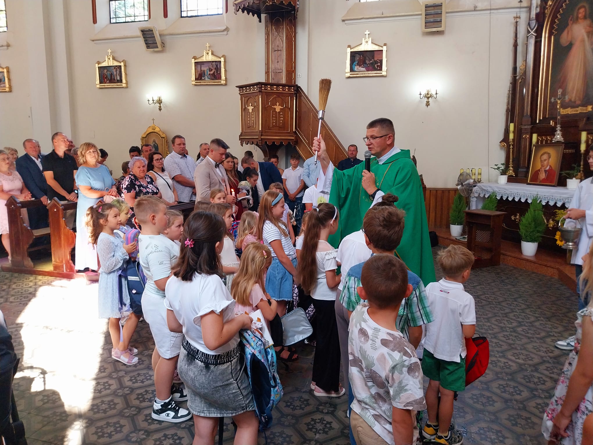 Read more about the article Poświęcenie plecaków i przyborów szkolnych 2024/25